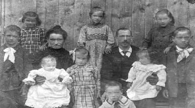 Une famille Jaquet et ses dix enfants, illustration des grandes familles du village.