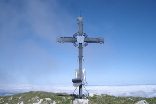 La croix de la Dent de Folliéran (2340 m, territoire d'Estavannens)