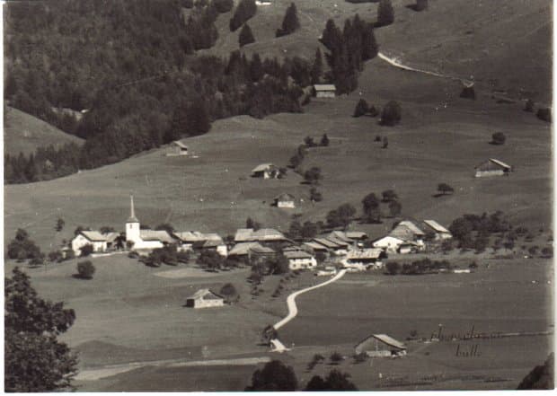 Le village d'Estavannens, photo Simon Glasson, Bulle (collection Edmond Caille).