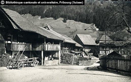 La place de l'église (vers 1950).
