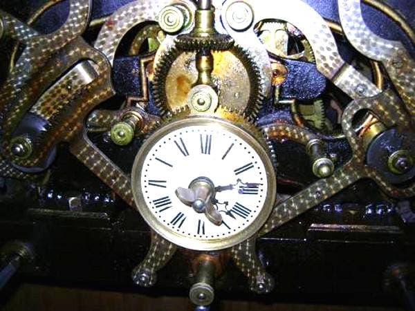 Détail de la mécanique de l'horloge du clocher