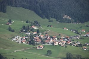 Survol du village, 19 août 2016 (photo Jean Pharisa).