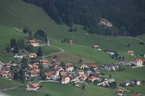 Survol du village, 19 août 2016 (photo Jean Pharisa).