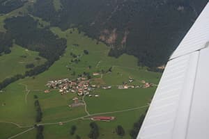 Survol du village, 19 août 2016 (photo Jean Pharisa).