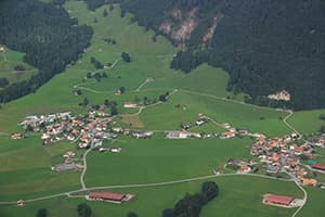 Survol du village, 19 août 2016 (photo Jean Pharisa).
