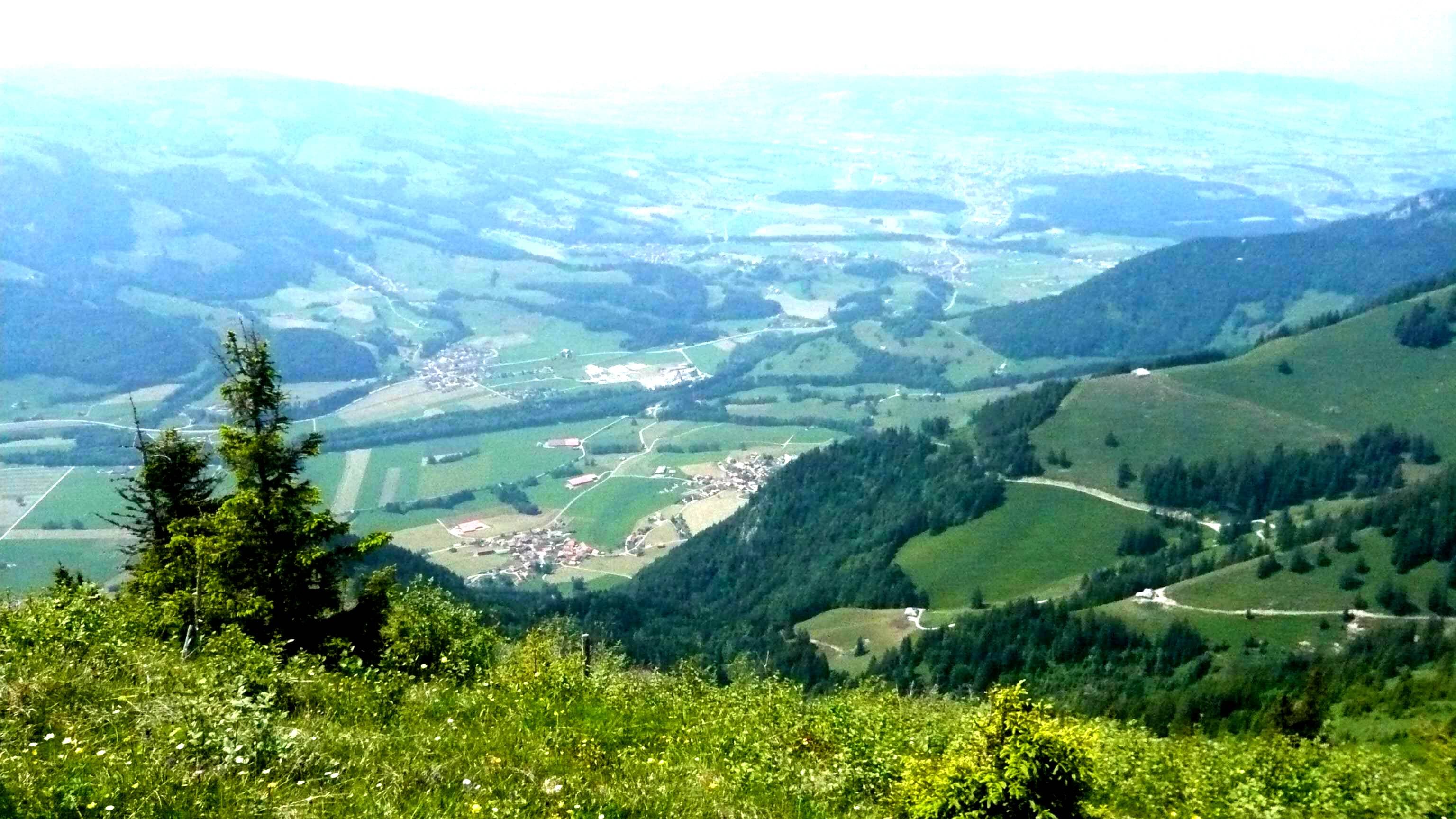 L'arête ondulée des Chaux et l'arête rectiligne des Râpes