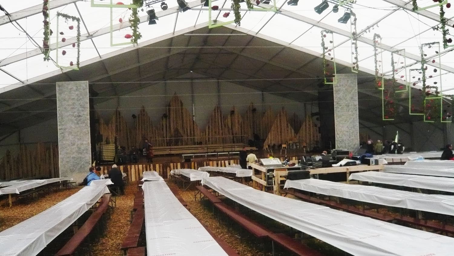 La Poya 2013 : décorations et fête au village