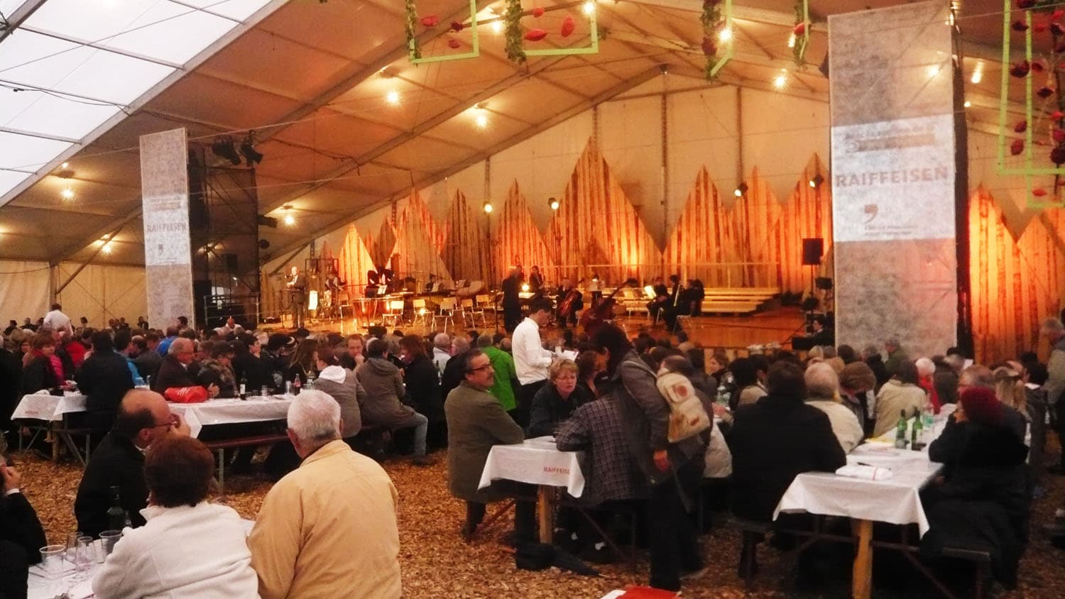 La Poya 2013 : décorations et fête au village