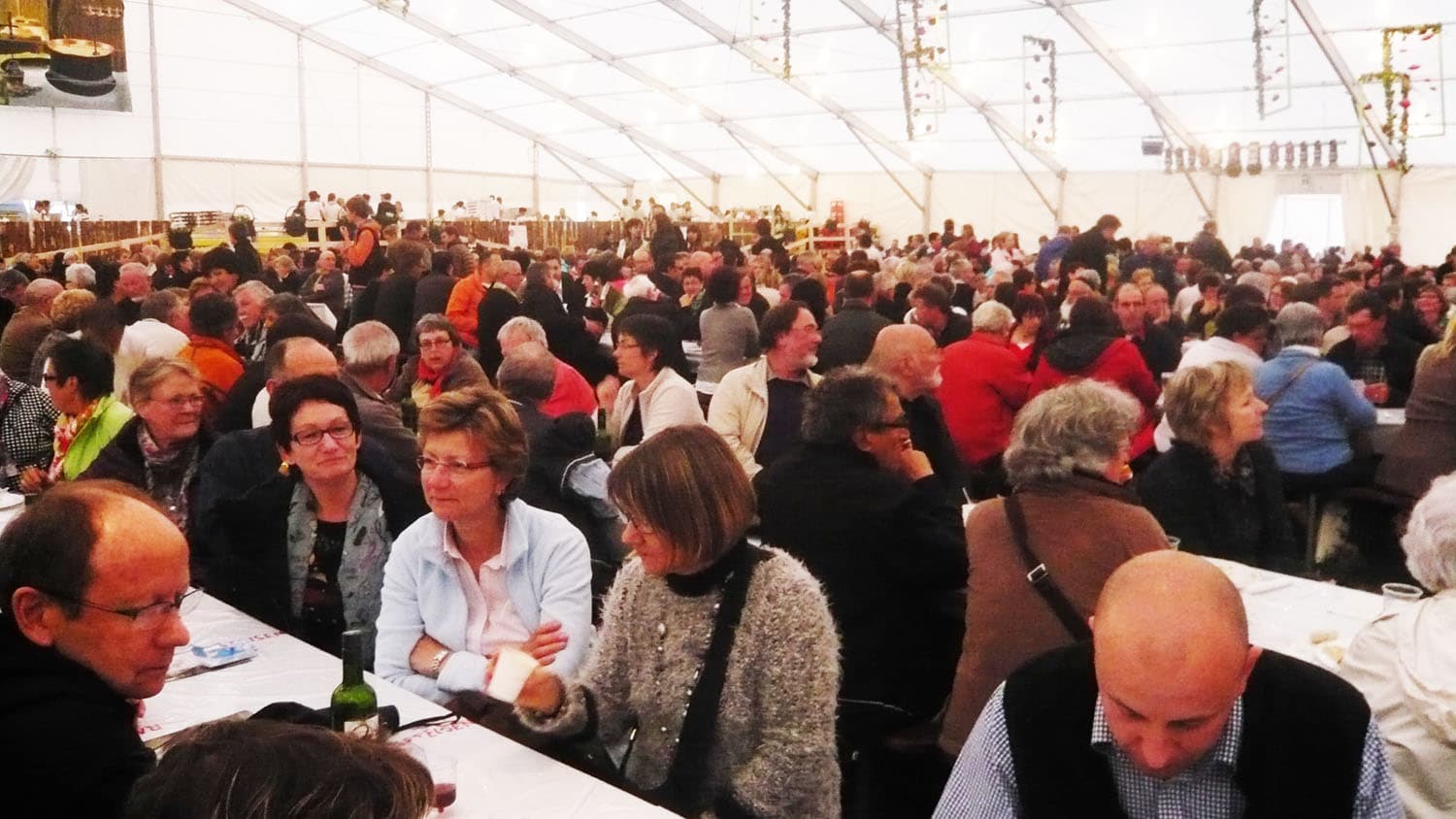 La Poya 2013 : décorations et fête au village