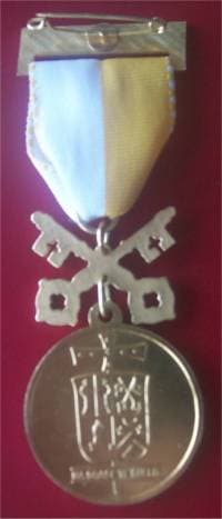 Médaille épiscopale, revers : les armoiries de l'évêque.