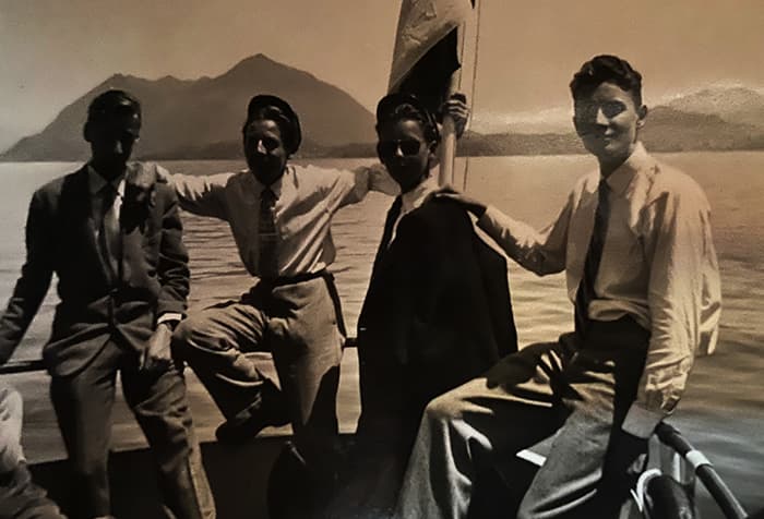 Course d’école aux îles Borromées, juin 1956 (photo d’époque 6 × 9)