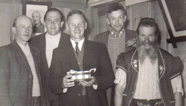 De gauche à droite : Jean-Marie Caille, Armand Pharisa, Joseph Jaquet, Carlo Jaquet, Lonlon.