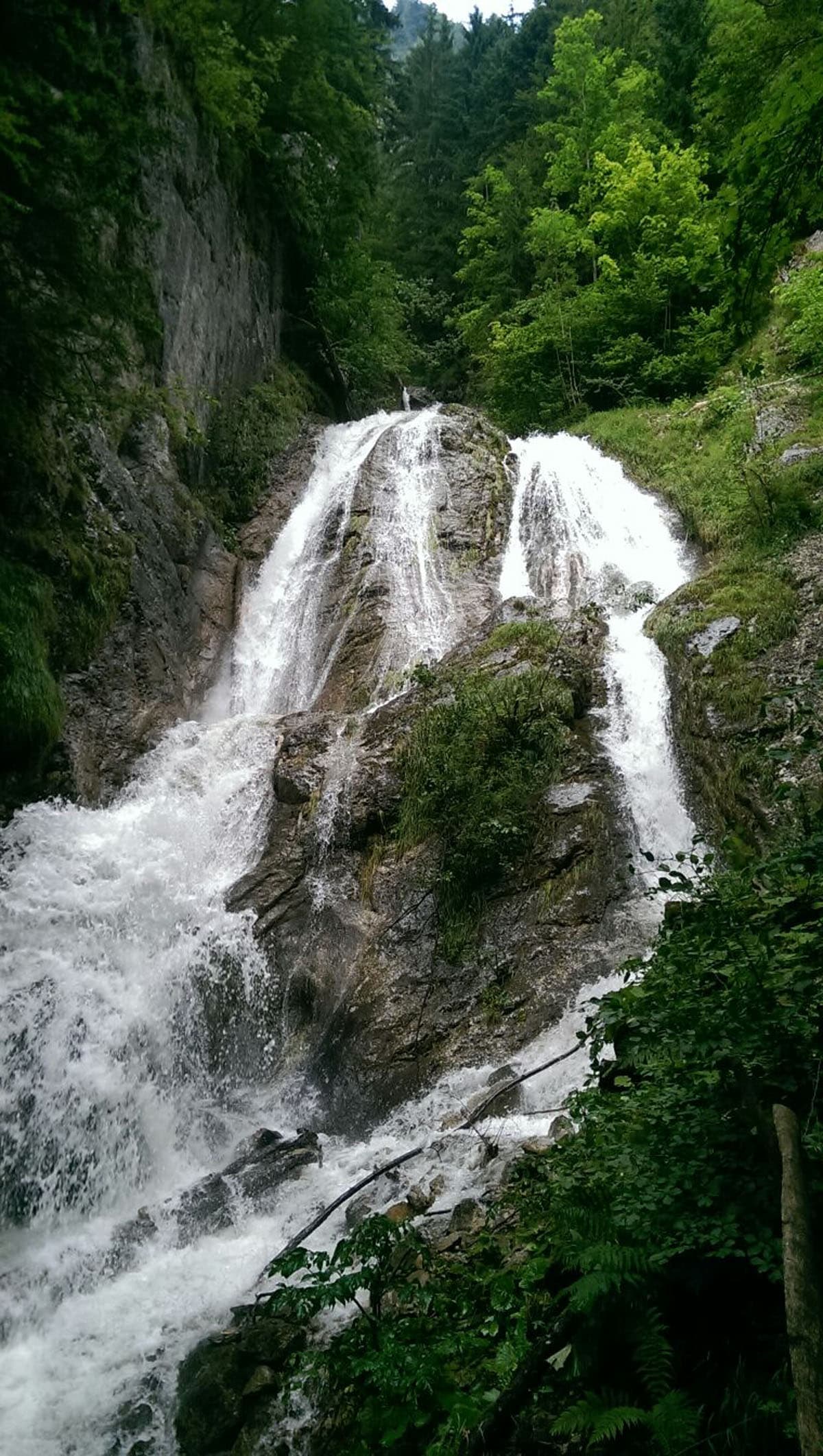 La cascade en grosses eaux, le 20 juillet 2014, après 149 litres de pluie en 7 jours