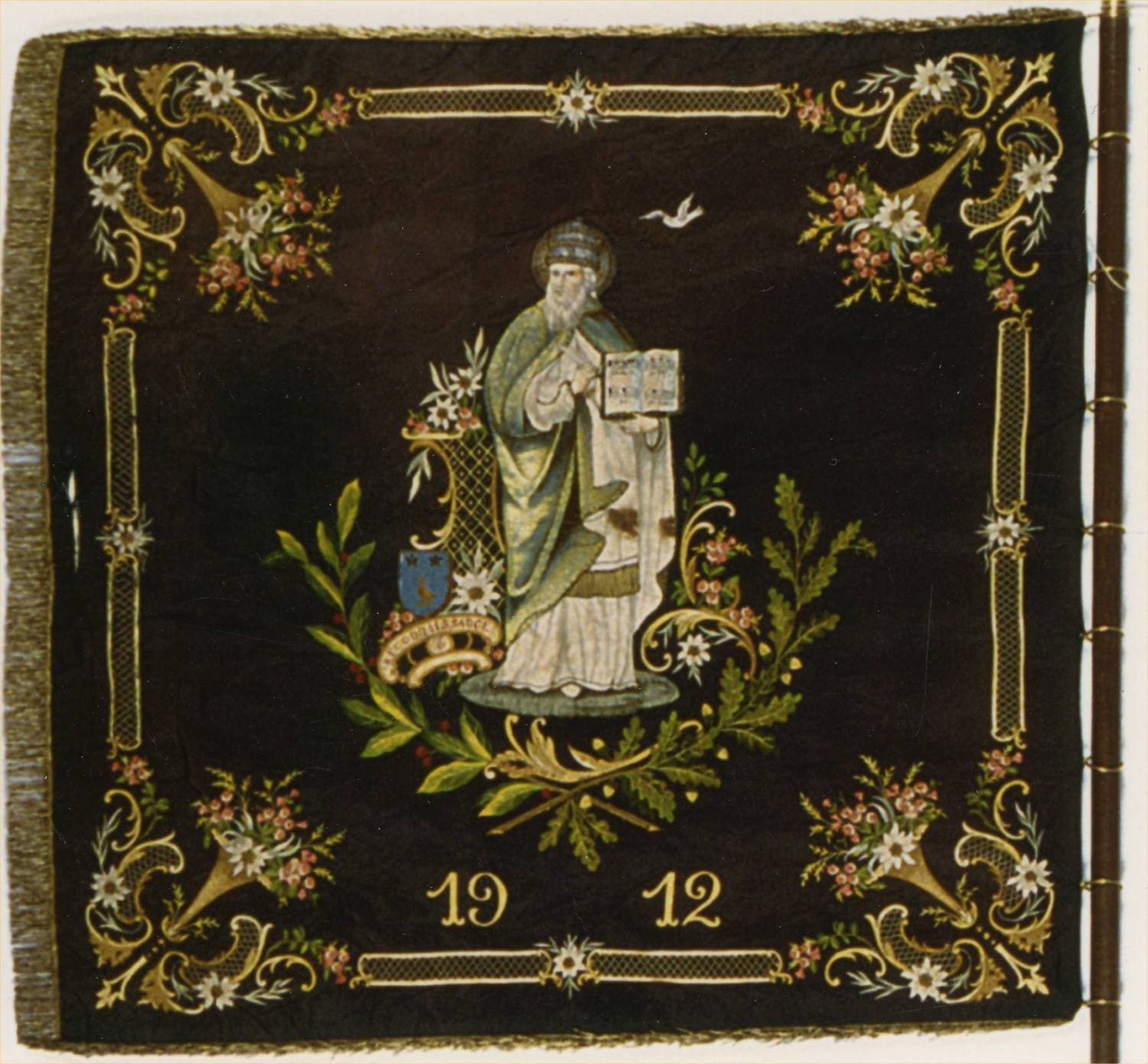 L'ancien drapeau — face A : sainte Cécile.